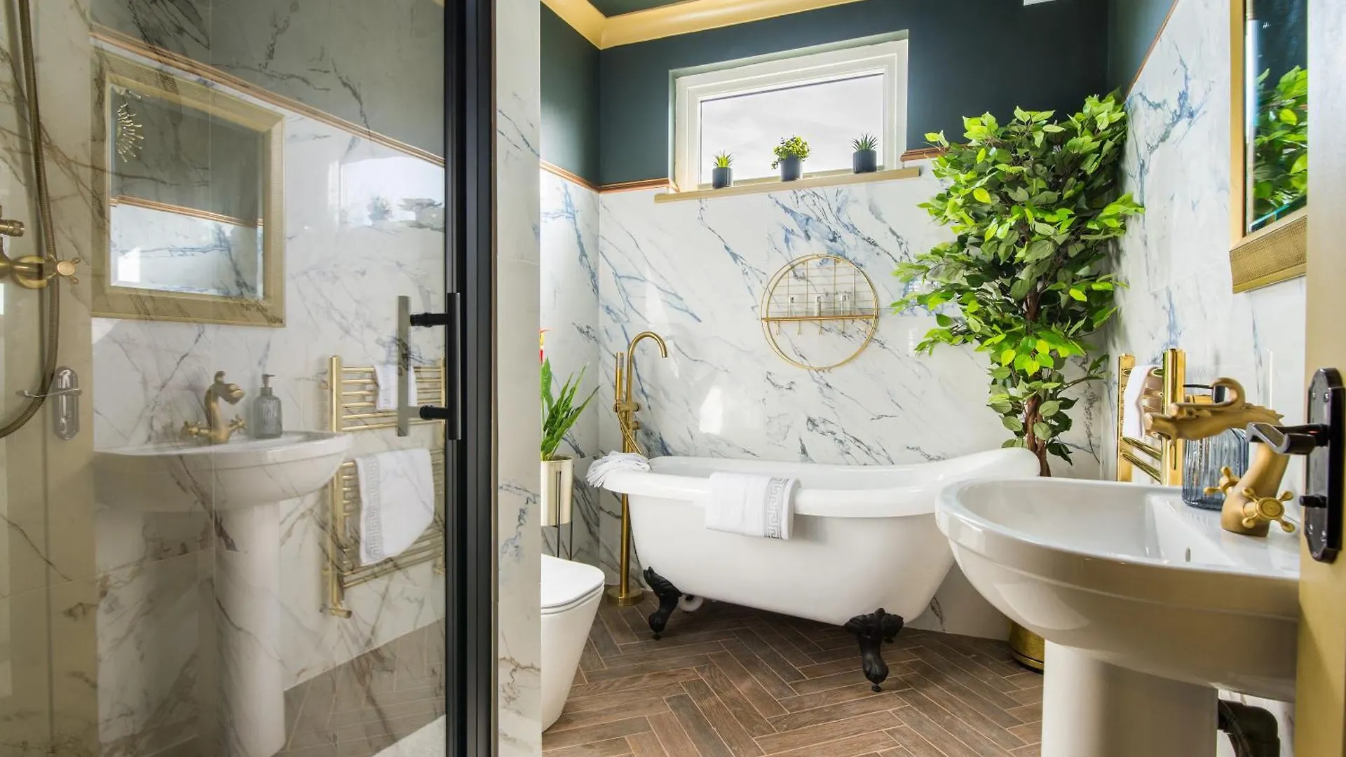 Luxury Versace 1 Bed Hot Tub Pool Table Sky Tv London United Kingdom