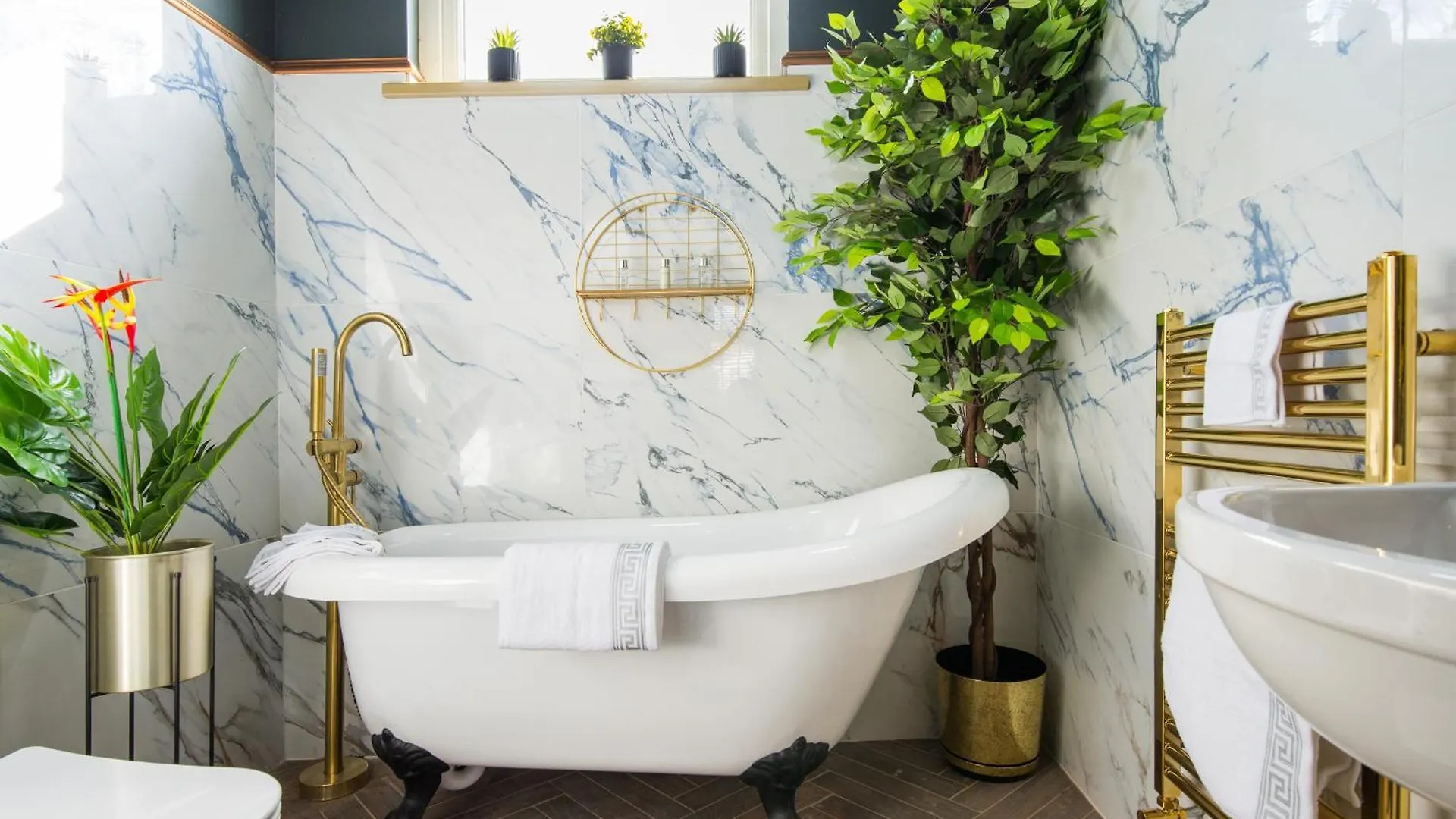 Apartment Luxury Versace 1 Bed Hot Tub Pool Table Sky Tv London